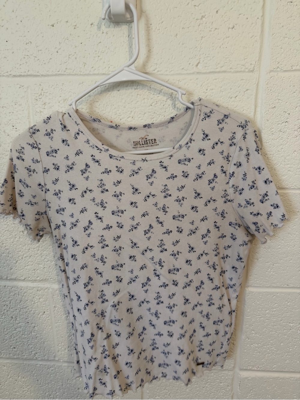 Hollister White Short Sleeve Ribbed Top with Navy Floral Print